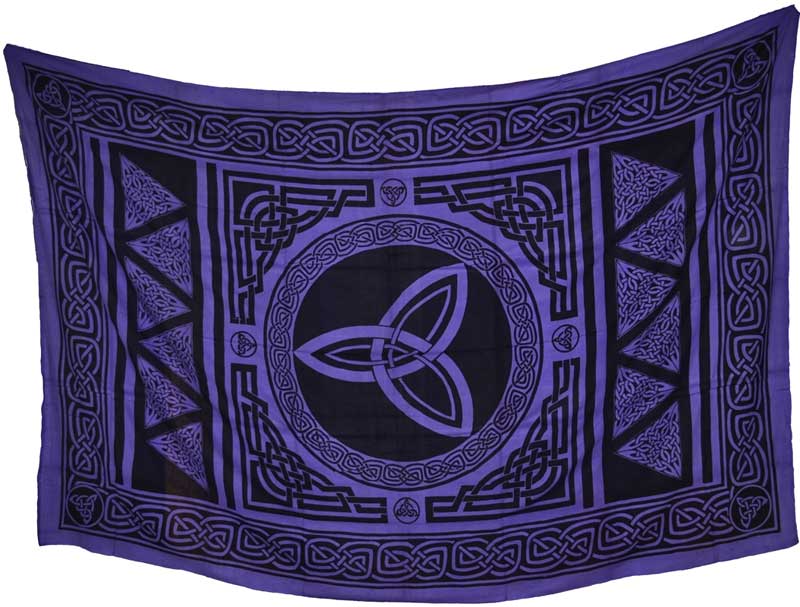 Triquetra Tapestry (72x108)